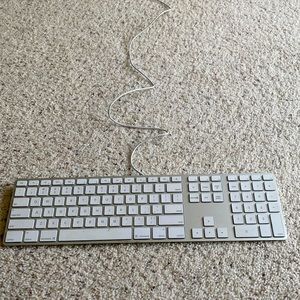 APPLE USB CONNECTED KEYBOARD SILVER